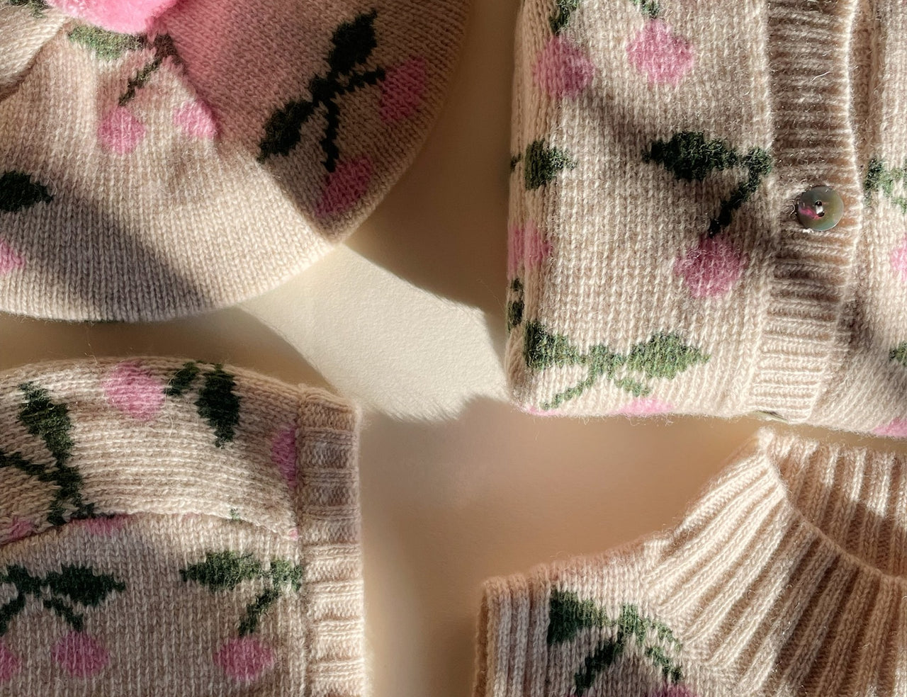 Konges Sløjd A/S NECKWARMER cherry