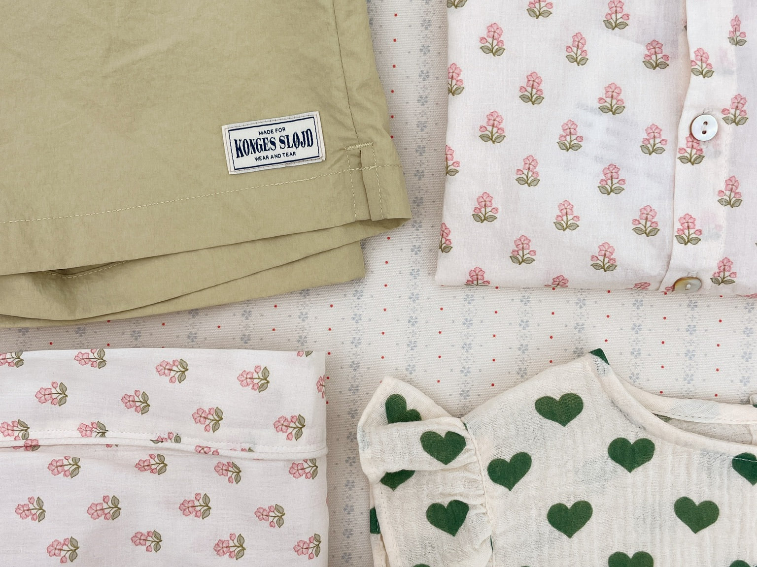 Konges Sløjd A/S WOVEN SHORTS & BLOOMERS pale olive green/ermine