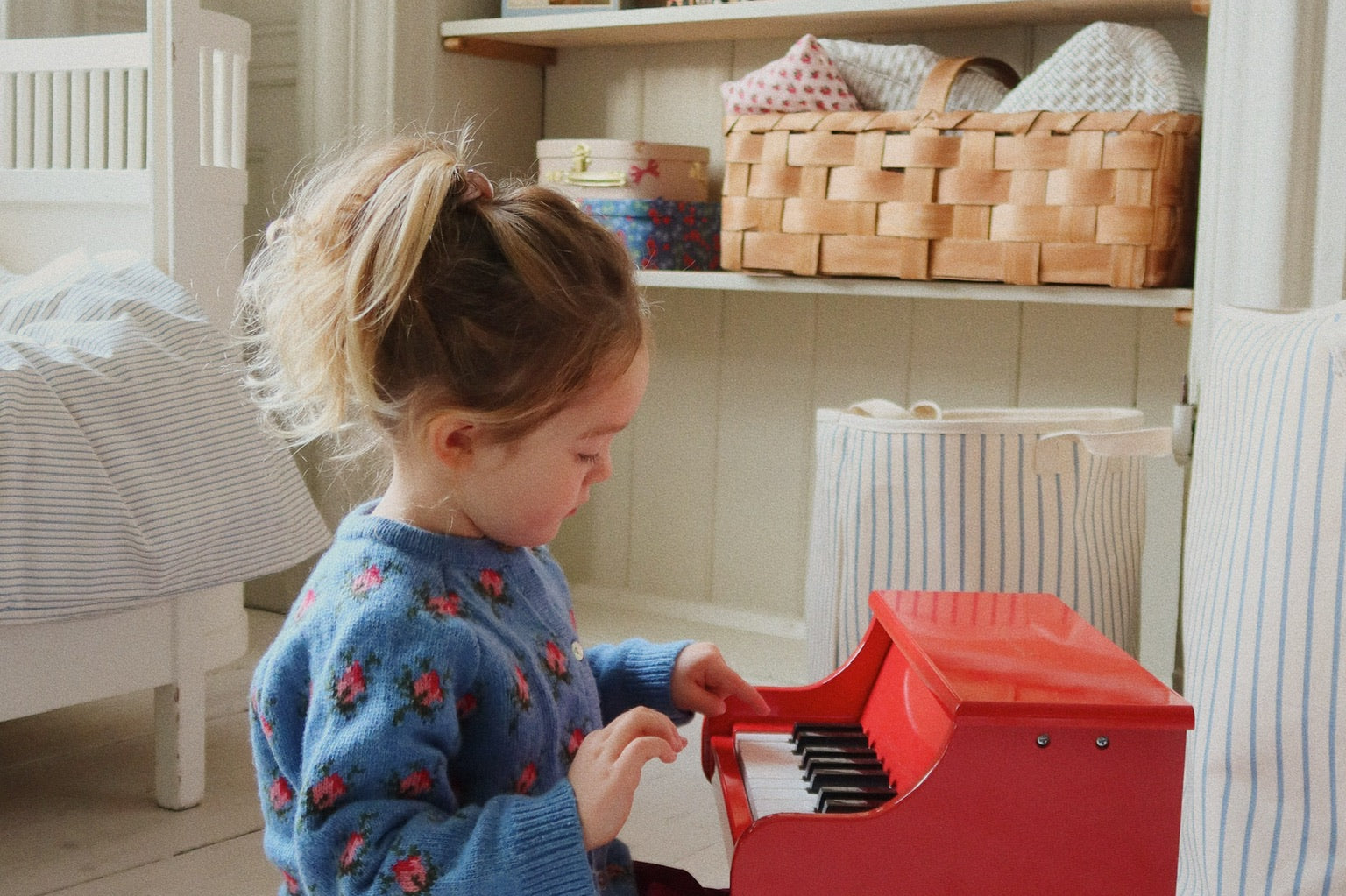 Konges Sløjd A/S MUSIC TOYS red