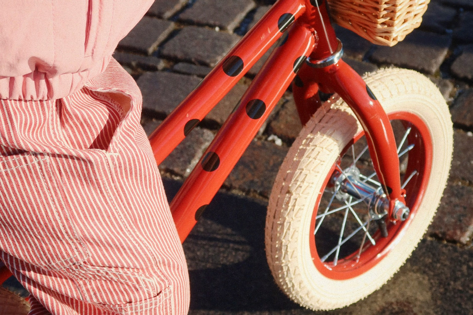 Konges Sløjd A/S WOVEN PANTS milk rouge stripe