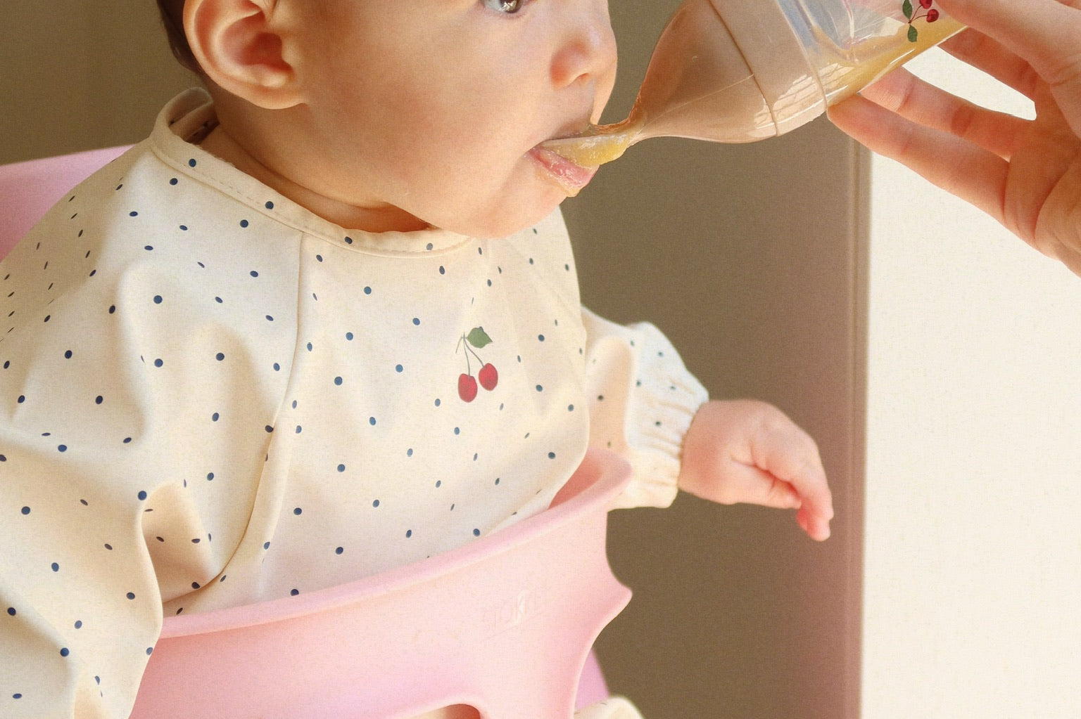 Konges Sløjd A/S DINNER BIBS navy dot/rain washed