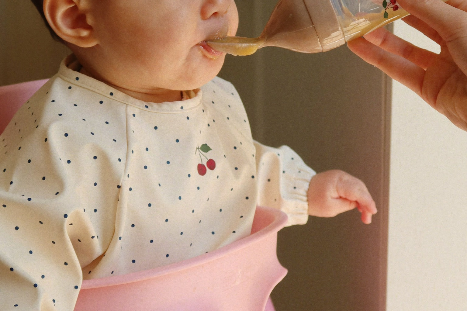 Konges Sløjd A/S DINNER BIBS navy dot/rain washed