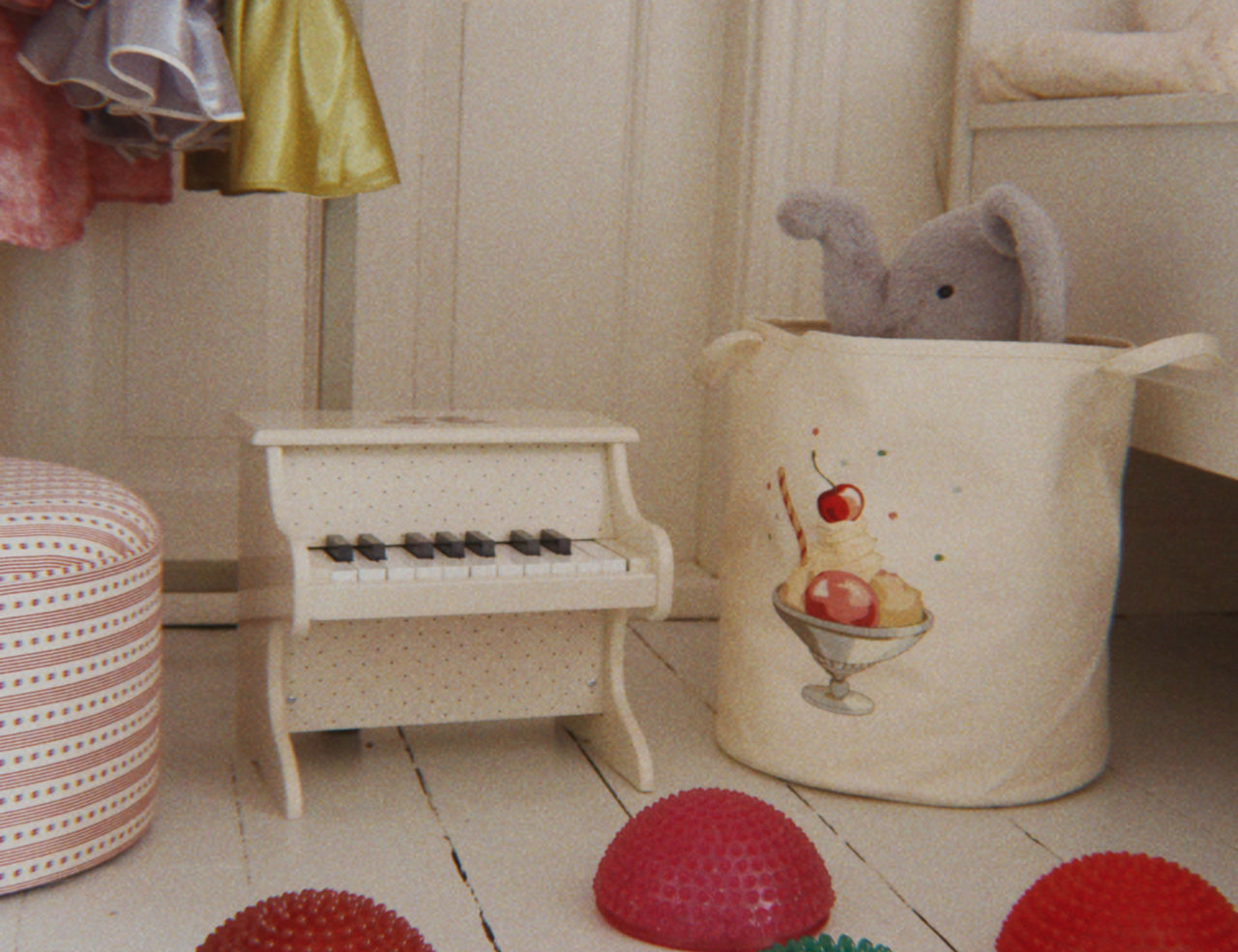 Konges Sløjd A/S MUSIC TOYS teddy bear
