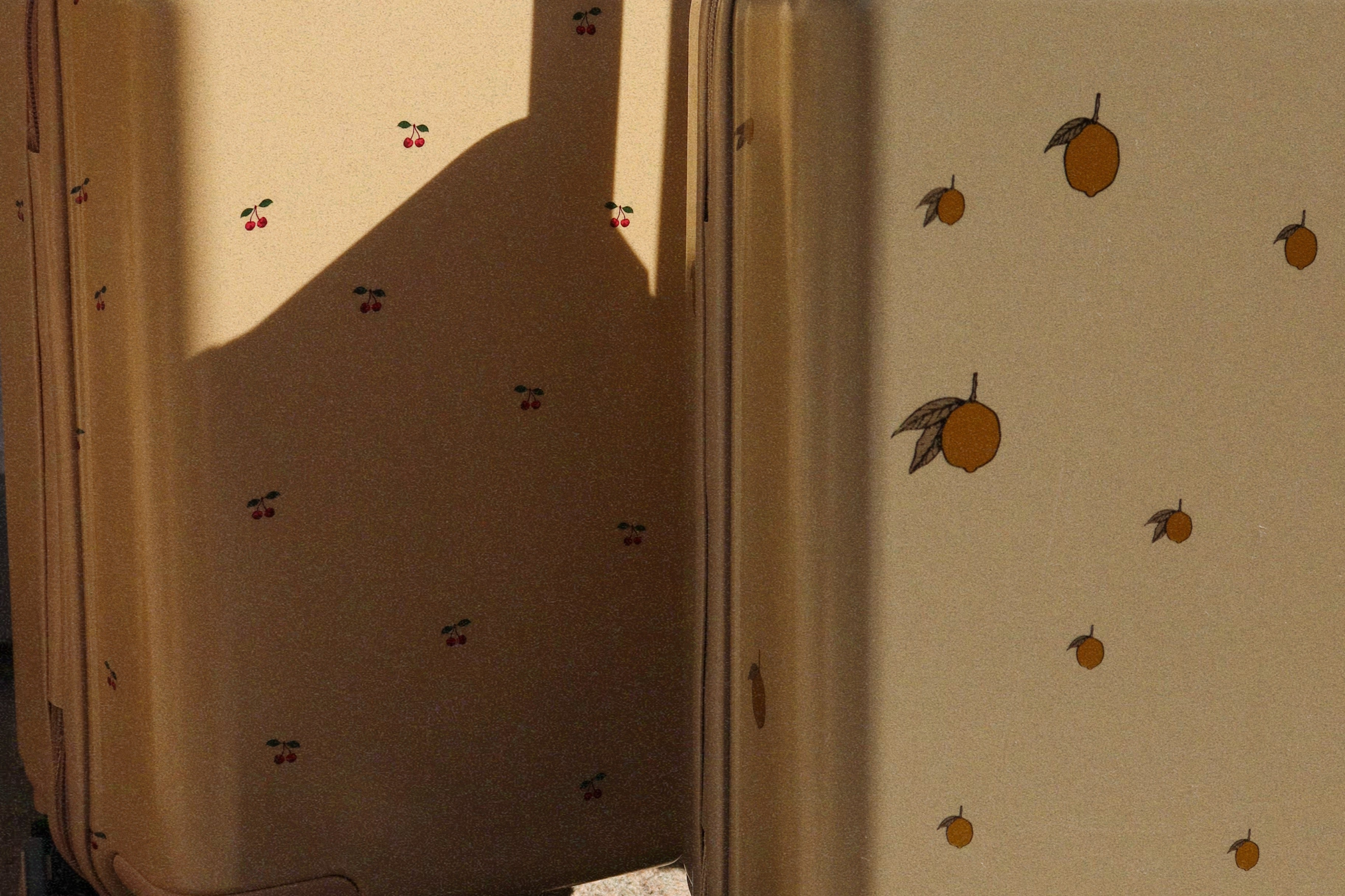 Konges Sløjd A/S TRAVEL SUITCASE lemon