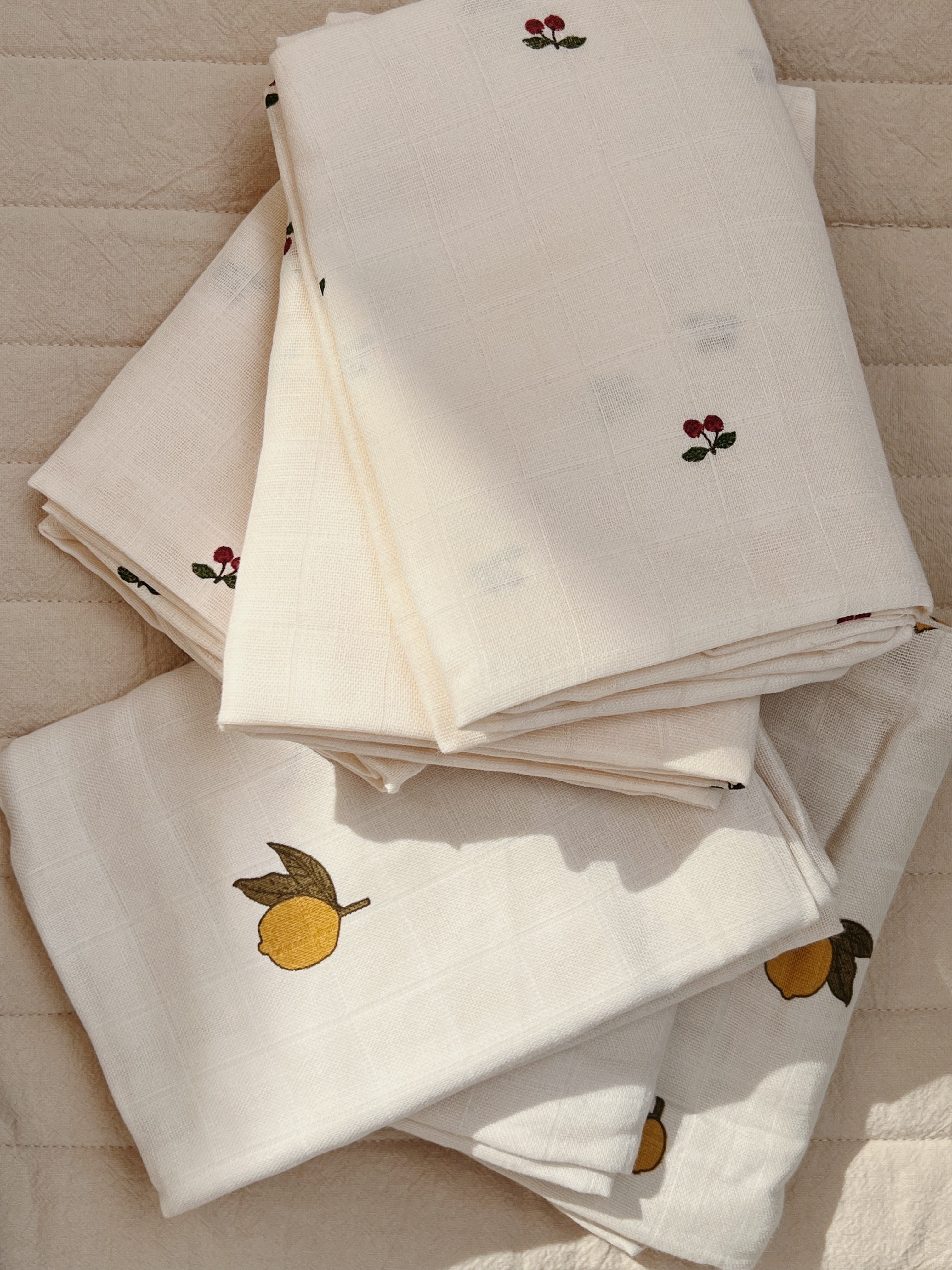 BabyBazaar 100% Cotton Muslin Squares – 2 Pack – Soft Swaddle Cloths, Nappy Bibs – 80x70cm